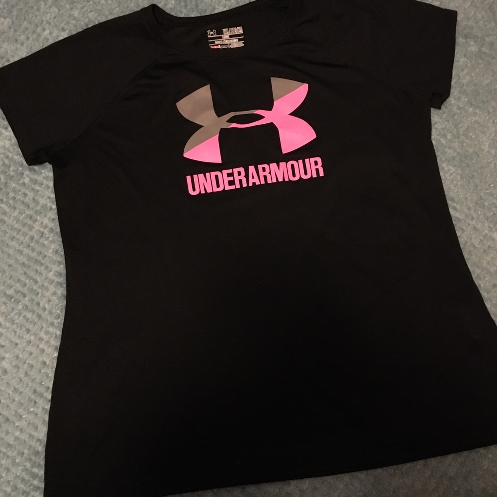 Loose fitting Under Armor tee